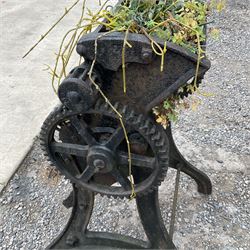 Early cast-iron agricultural milling machine - THIS LOT IS TO BE COLLECTED BY APPOINTMENT FROM DUGGLEBY STORAGE, GREAT HILL, EASTFIELD, SCARBOROUGH, YO11 3TX