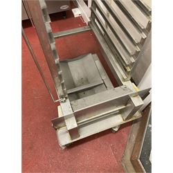Stainless steel catering trolley rack stand, 20 trays- LOT SUBJECT TO VAT ON THE HAMMER PRICE - To be collected by appointment from The Ambassador Hotel, 36-38 Esplanade, Scarborough YO11 2AY. ALL GOODS MUST BE REMOVED BY WEDNESDAY 15TH JUNE.