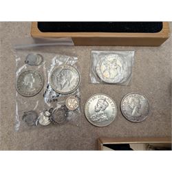 Collection of fountain pens and coins, including Parker 17 fountain pen with 14ct gold nib and George V 1928 crown