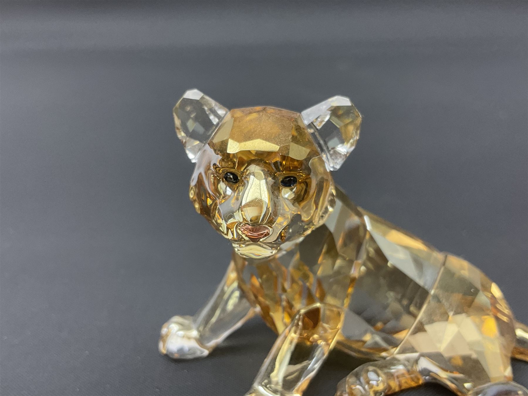 Swarovski Crystal tiger family, comprising adult and two cubs, adult H8.5cm 