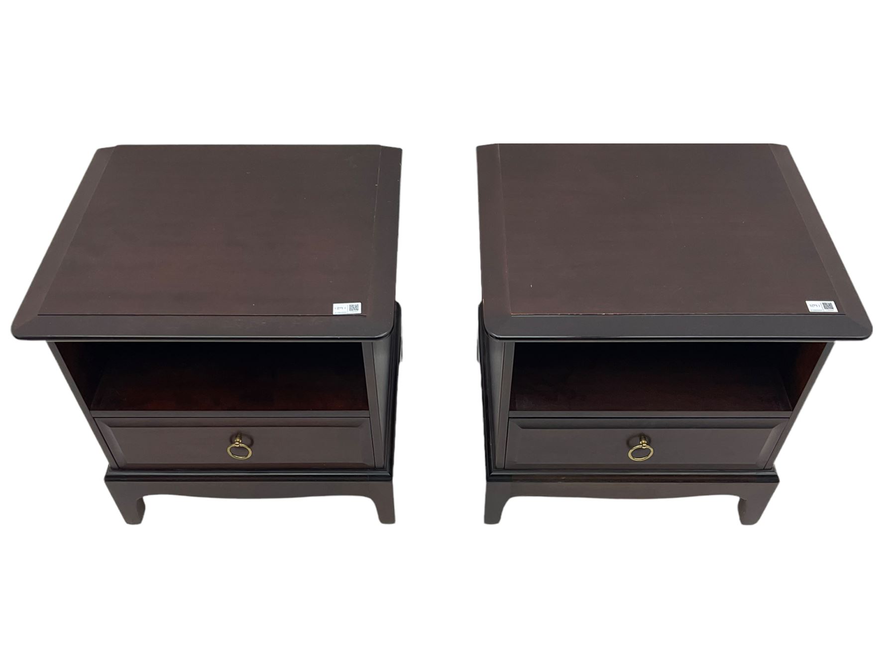 Stag - Minstrel range mahogany three drawer chest, pair of matching bedside stands and blanket box