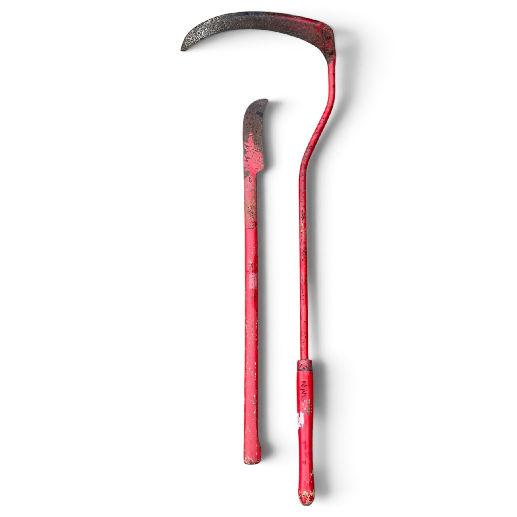 Assorted garden and architectural salvage, comprising a galvanised watering can, two long-handled cutting tools, metal pole, pair of ornate cast iron supports and further decorative fragments