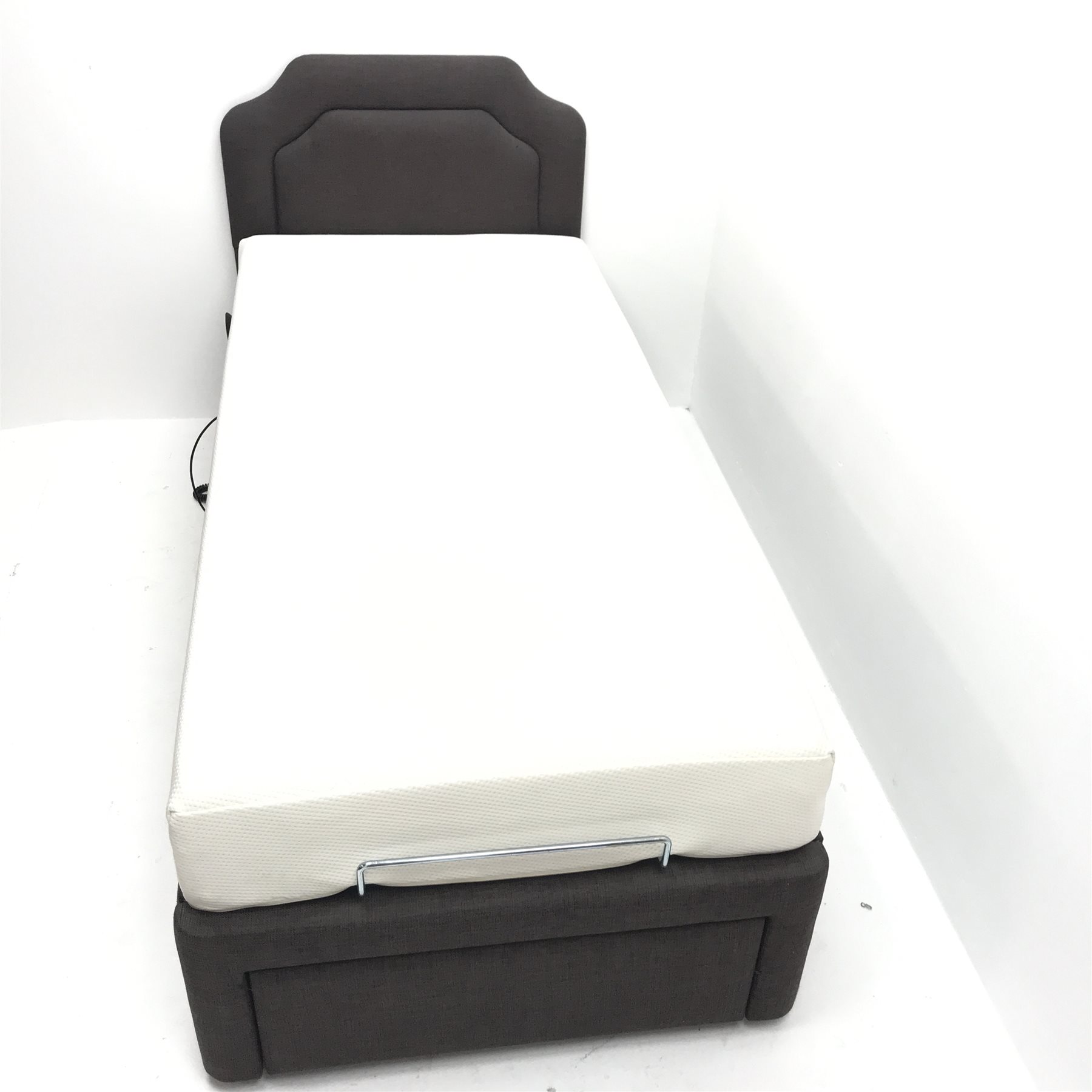 Sherborne 3' single electric adjustable bed with Tempur mattress, W96cm