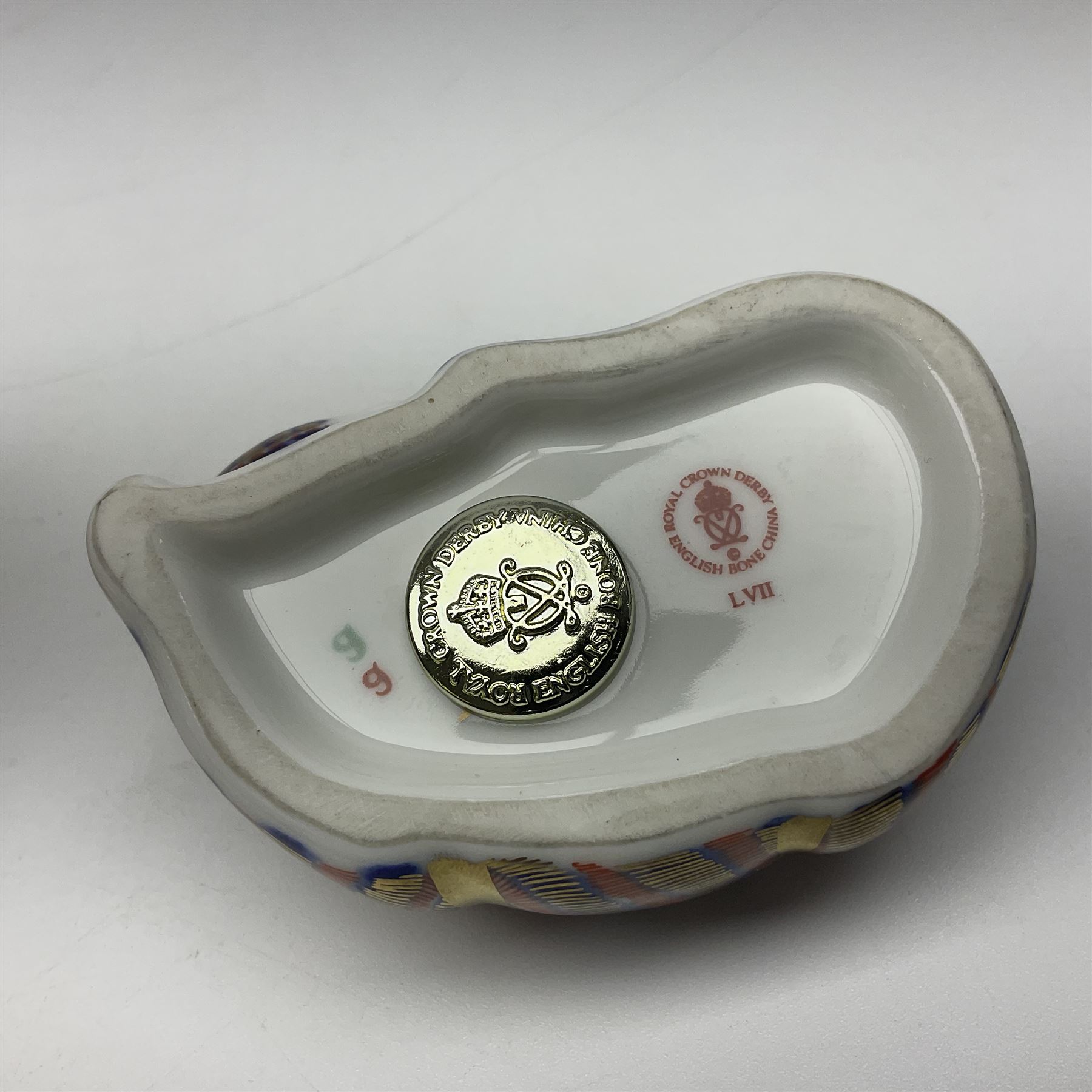 Three Royal Crown Derby paperweights, comprising of three cats, all with gold stoppers and printed mark beneath 