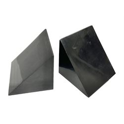 Pair of black marble book ends of triangular form, H11cm 