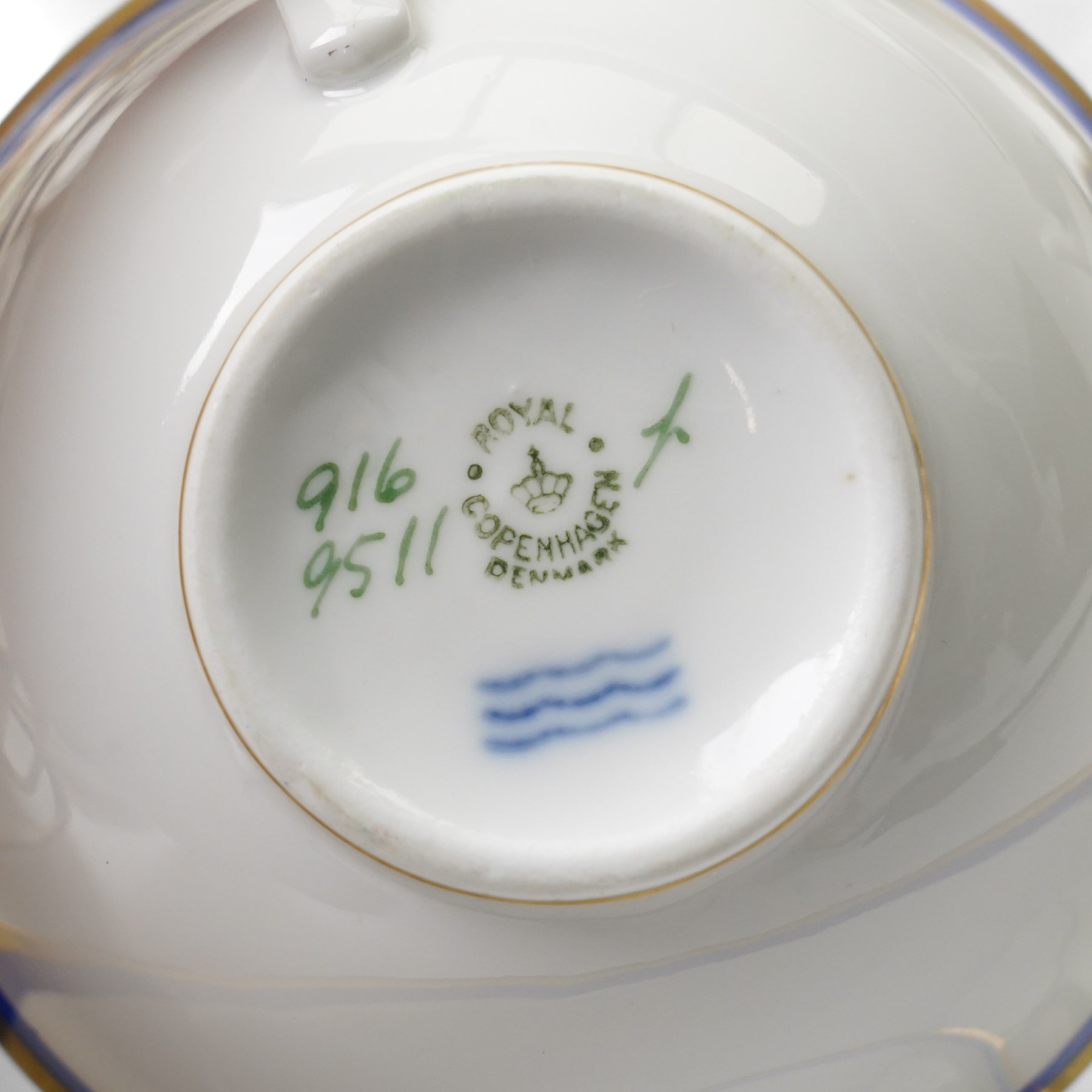 Royal Copenhagen mid-20th century tea service decorated in blue and gilt comprising ten teacups, ten saucers, ten side plates, two triangular serving plates, two square serving plates, teapot, milk jug and covered sucrier 