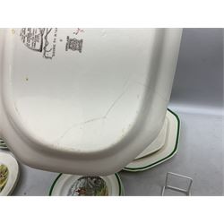 Collection of Copeland Spode hunting scenes dinner wares, after J. F. Herring, to include dinner plates, side plates, graduated serving platters, lidded box etc, together with Spode's Byron breakfast cup and saucer, all with printed marks beneath (29)
