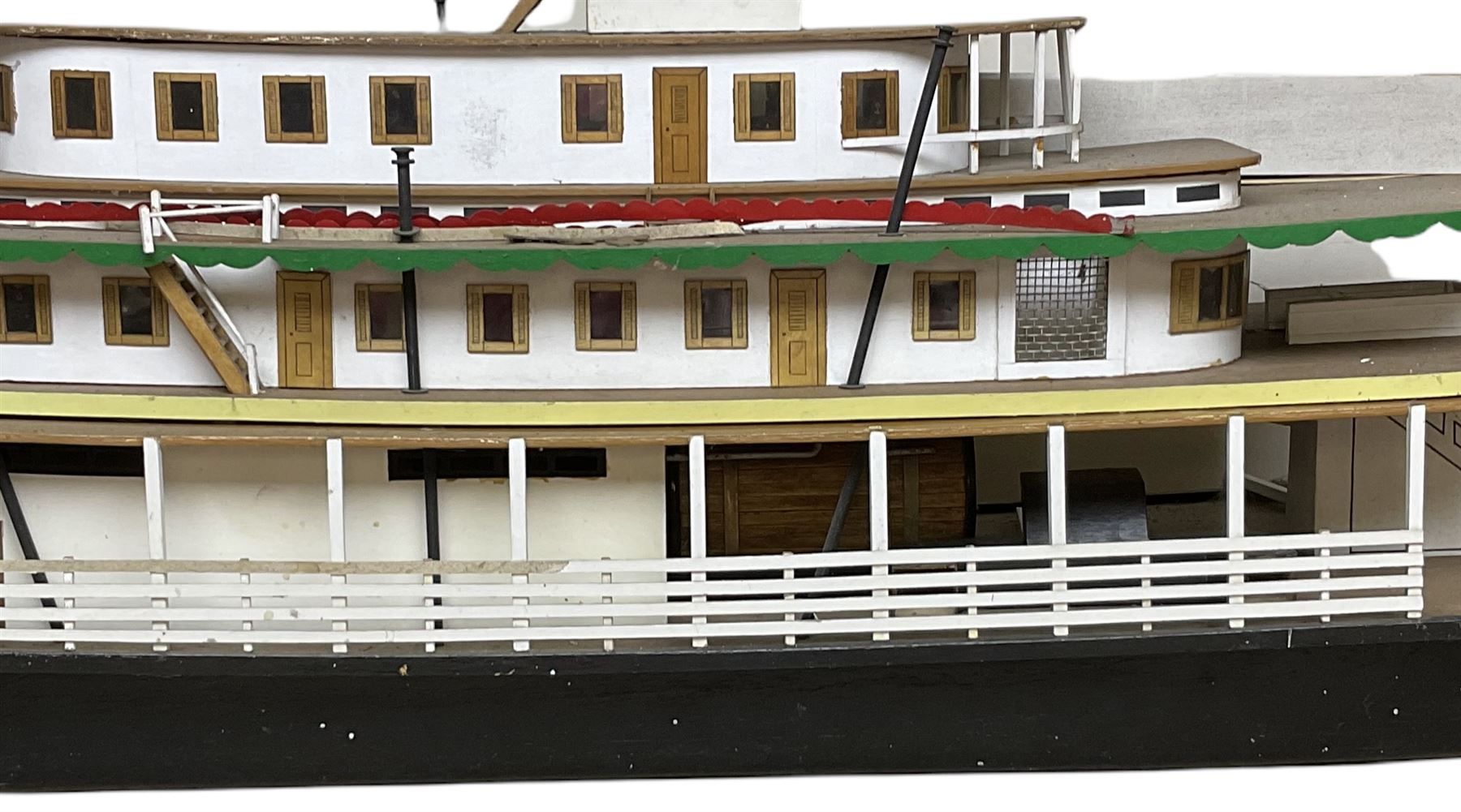 Model of St.Louis Belle paddle boat, L118cm, together with a box of additional parts and model plans by Vic Smeed