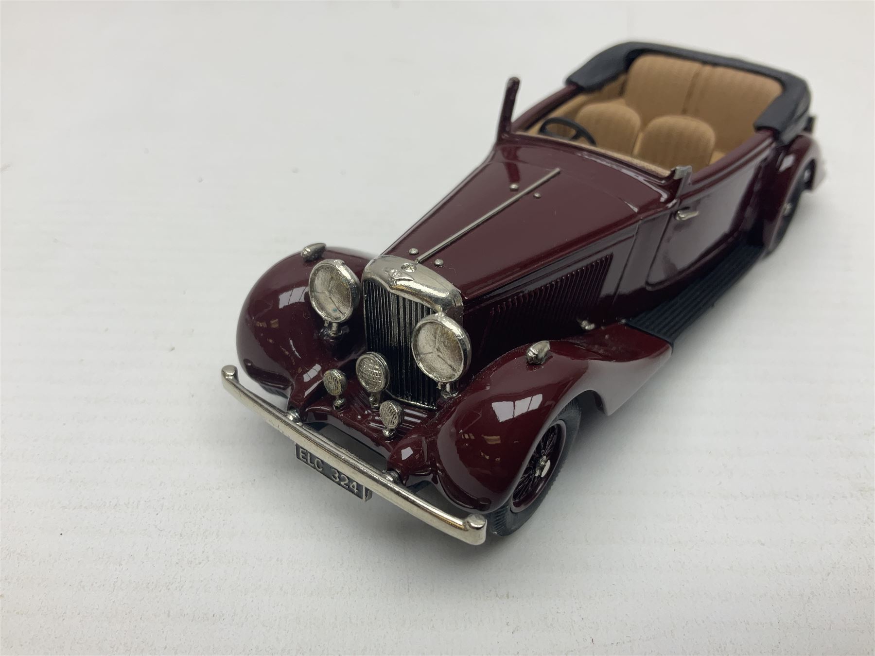Eight Lansdowne Models 1:43 scale models - 1939 Bentley Embiricos, 1939 Lagonda V12 Long Saloon, 1961 Wolseley 6-110, 1971 Vauxhall PC Cresta De Luxe, 1958 Austin A105, 1955 Hillman Minx Convertible, 1954 Singer Roadster and 1936 Bentley 4 1/4 Ltr Park Ward DHC; all unboxed (8)