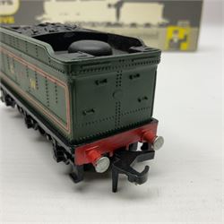 Wrenn '00' gauge - Rebuilt Bulleid Pacific Merchant Navy Class 4-6-2 locomotive 'Clan Line' No.35028 in GW Green; boxed with instructions
