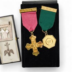 Quantity of gilt metal and enamel Masonic jewels including Past Provincial Senior Grand Warden collar jewel, cased, Benevolent Fund jewel etc