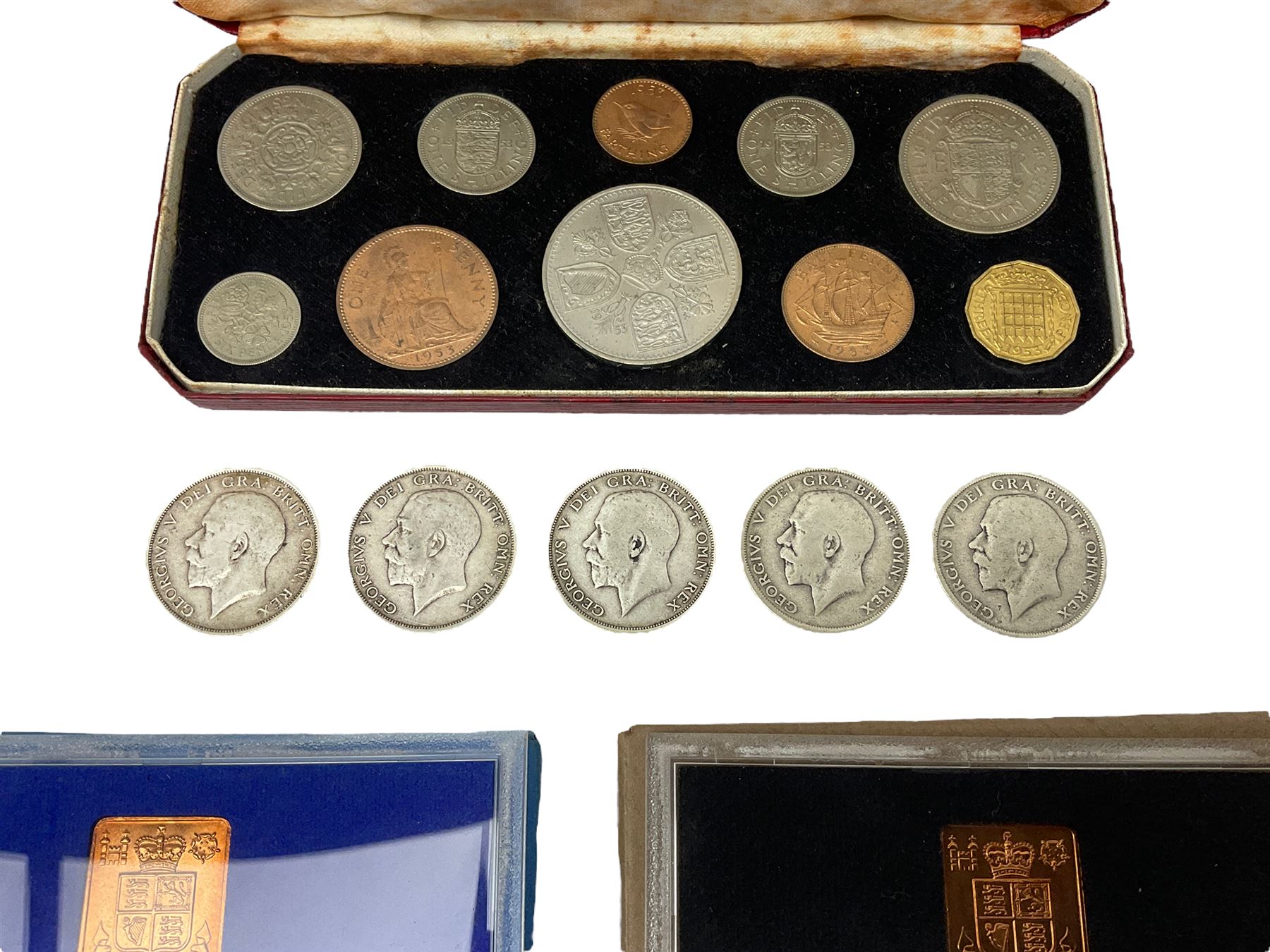 Four King George V 1915 and one 1916 silver halfcrown coins, Queen Elizabeth II cased 1953 ten coin set, 1977 silver proof crown and three Great British year sets dated 1977, 1978 and 1979