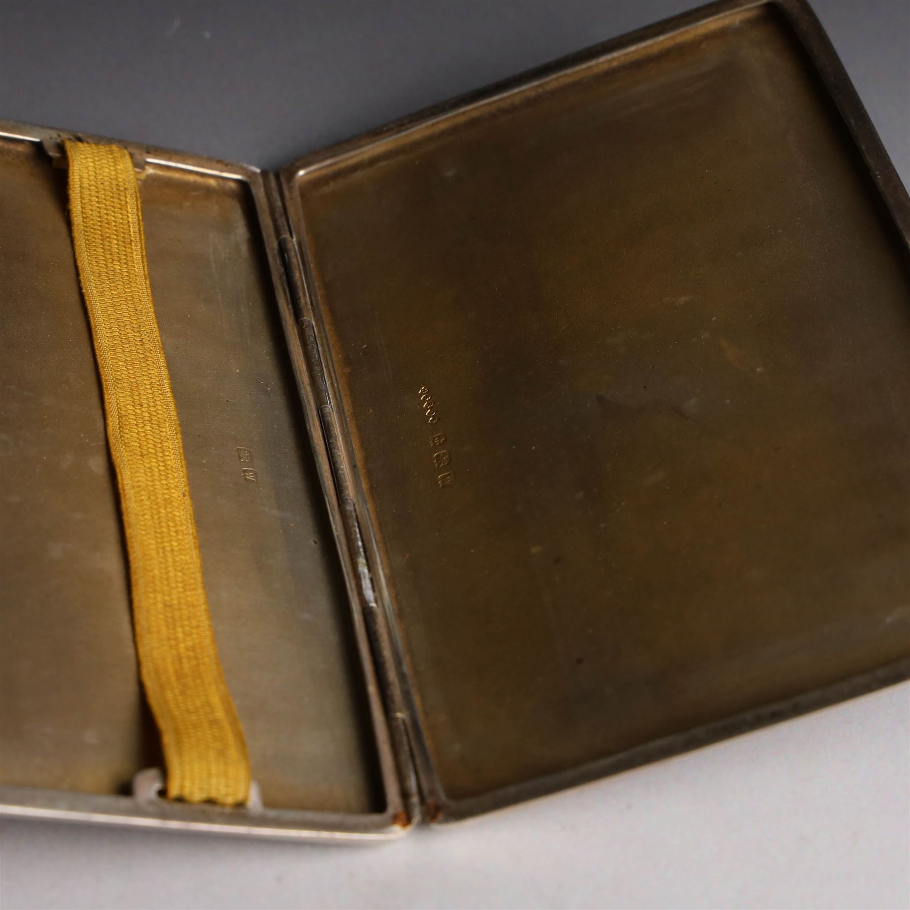 1920s silver cigarette case, with engine turned decoration and vacant cartouche, hallmarked Harman Brothers, Birmingham 1921, H13cm