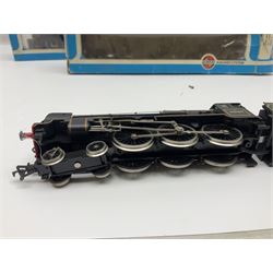 Airfix '00' gauge - Castle Class 4-6-0 locomotive 'Pendennis Castle' No.4069; Class 6P/7P Rebuilt Royal Scot 4-6-0 locomotive 'Royal Scot' No.46100; both boxed; Class 4F 0-6-0 locomotive No.4454 in associated box; another unboxed Class 4F 0-6-0 locomotive; and Class 14XX 0-4-2 tank locomotive No.1466 for spares or repair