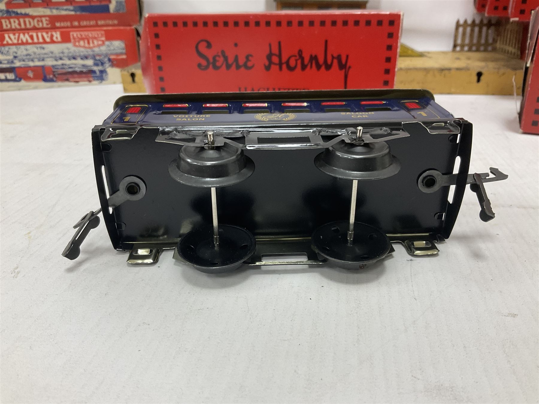 ‘0’ gauge - six boxed Hornby Hachette coaches comprising three Saloon Cars and three Dining Cars in original boxes; three loose ‘SNCF’ cars; three crossings, two Hornby/Meccano railway stations, one bridge and a water tank; two further Mettoy Railways ‘Railway Bridge’ in original boxes (17)