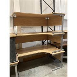 Set of three right hand return oak effect office desks. - THIS LOT IS TO BE COLLECTED BY APPOINTMENT FROM DUGGLEBY STORAGE, GREAT HILL, EASTFIELD, SCARBOROUGH, YO11 3TX