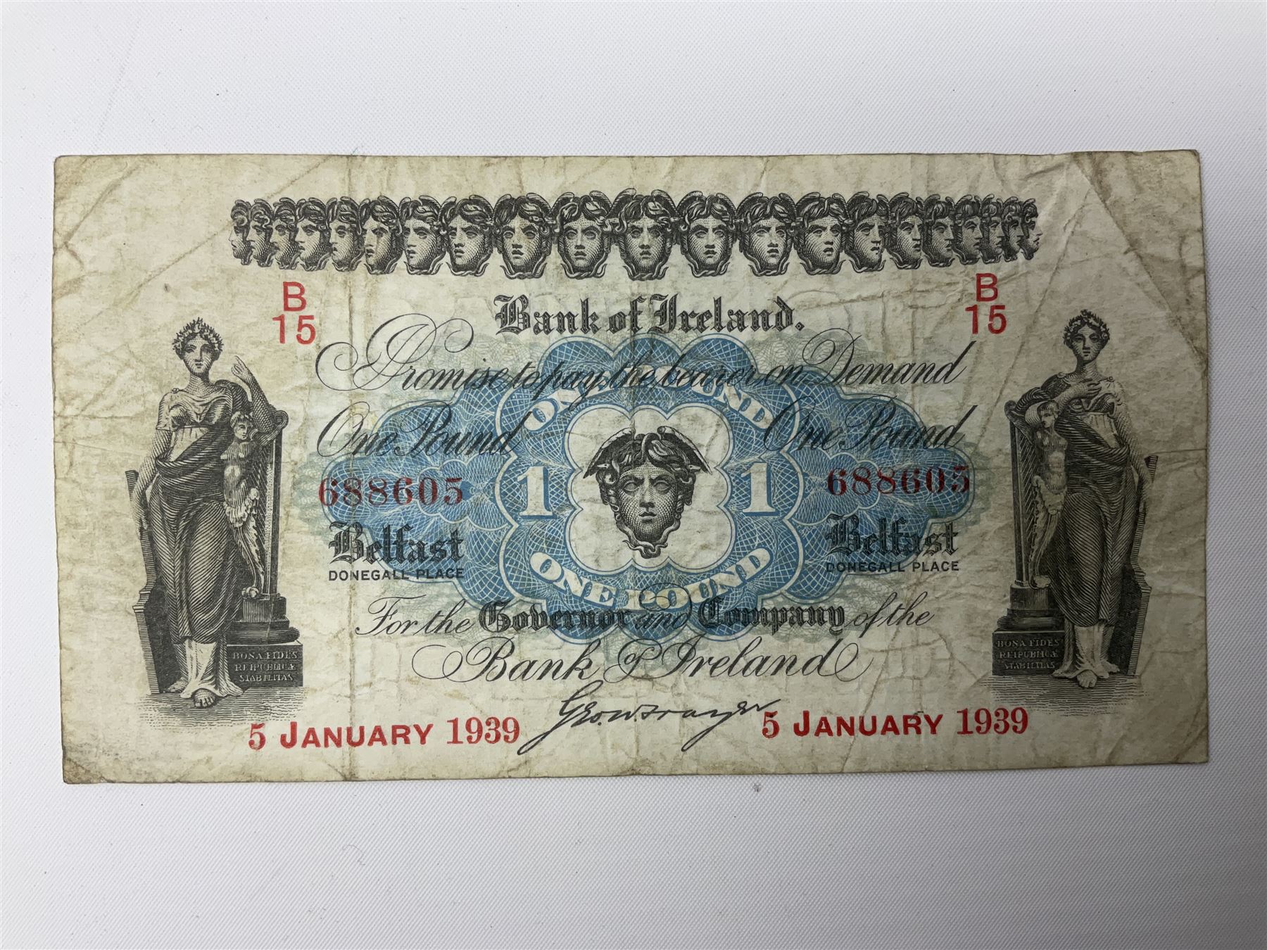 Irish and Scottish banknotes to include Bank of Ireland 5 January 1939 ‘B15’ one pound, two Bank of Scotland 1964 ‘AD07’ and ‘AF05’ one pound notes, one 1966 ‘CQ77’ one pound, and further notes from Clydesdale Bank, National Commercial Bank of Scotland Ltd. etc, housed in plastic sleeves