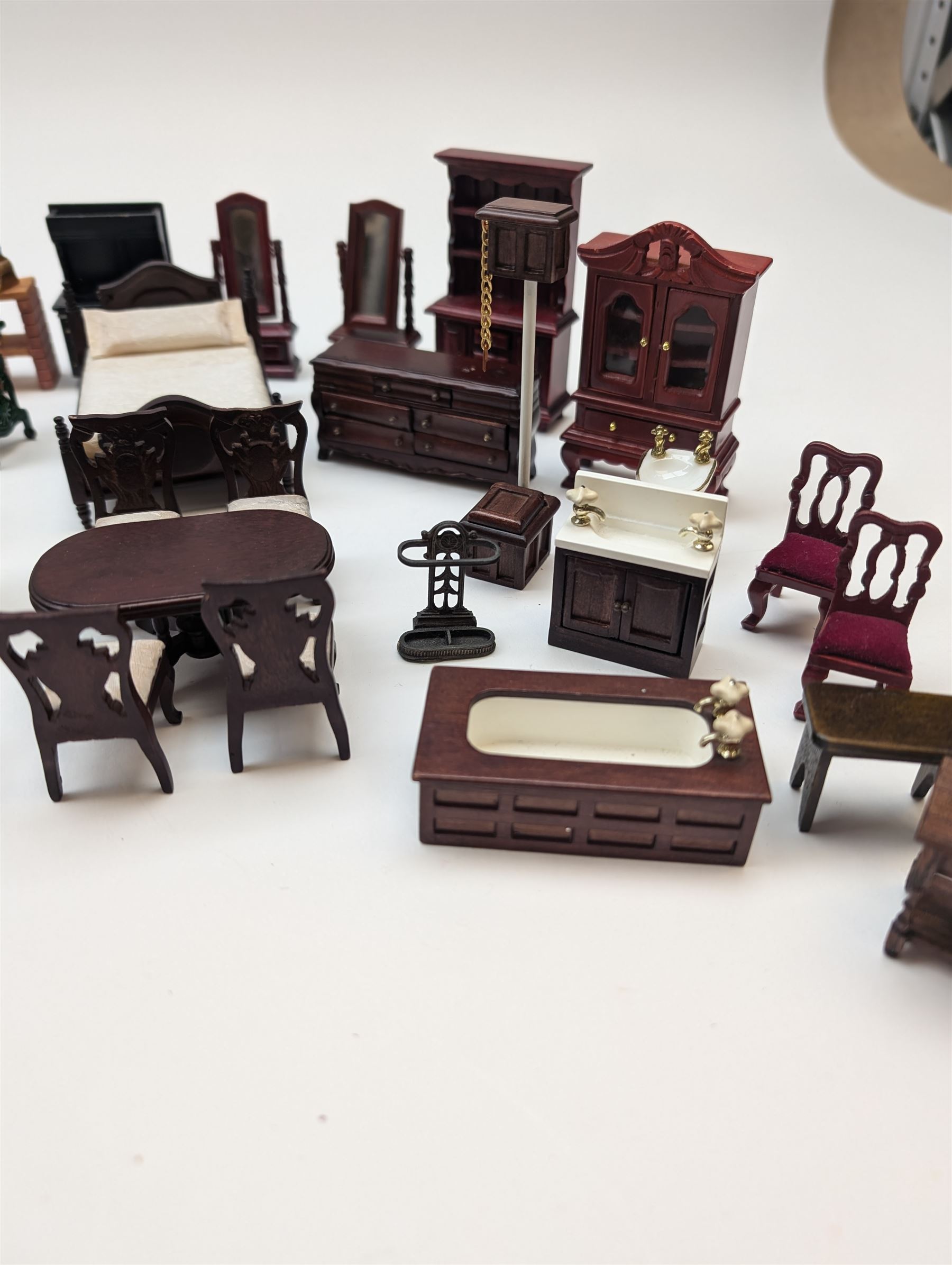 1:24 scale dolls house furniture, comprising stove, mangle, couch and arm chairs, bed, bathroom suite, two dining tables with chairs, side tables, cabinets, dressers, etc 