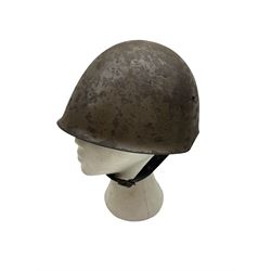 WWII Portuguese steel M1940 combat helmet with original leather liner and strap, D23cm  