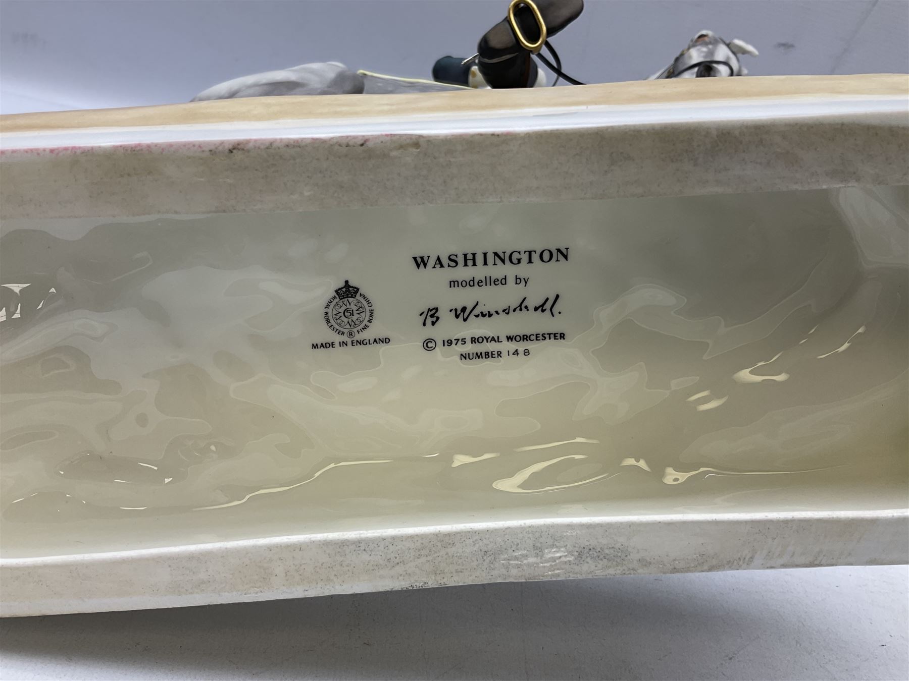 Royal Worcester 'Washington' model by Bernard Winskill, limited edition 148/750, on wooden plinth with title plaque, framed certificate and box