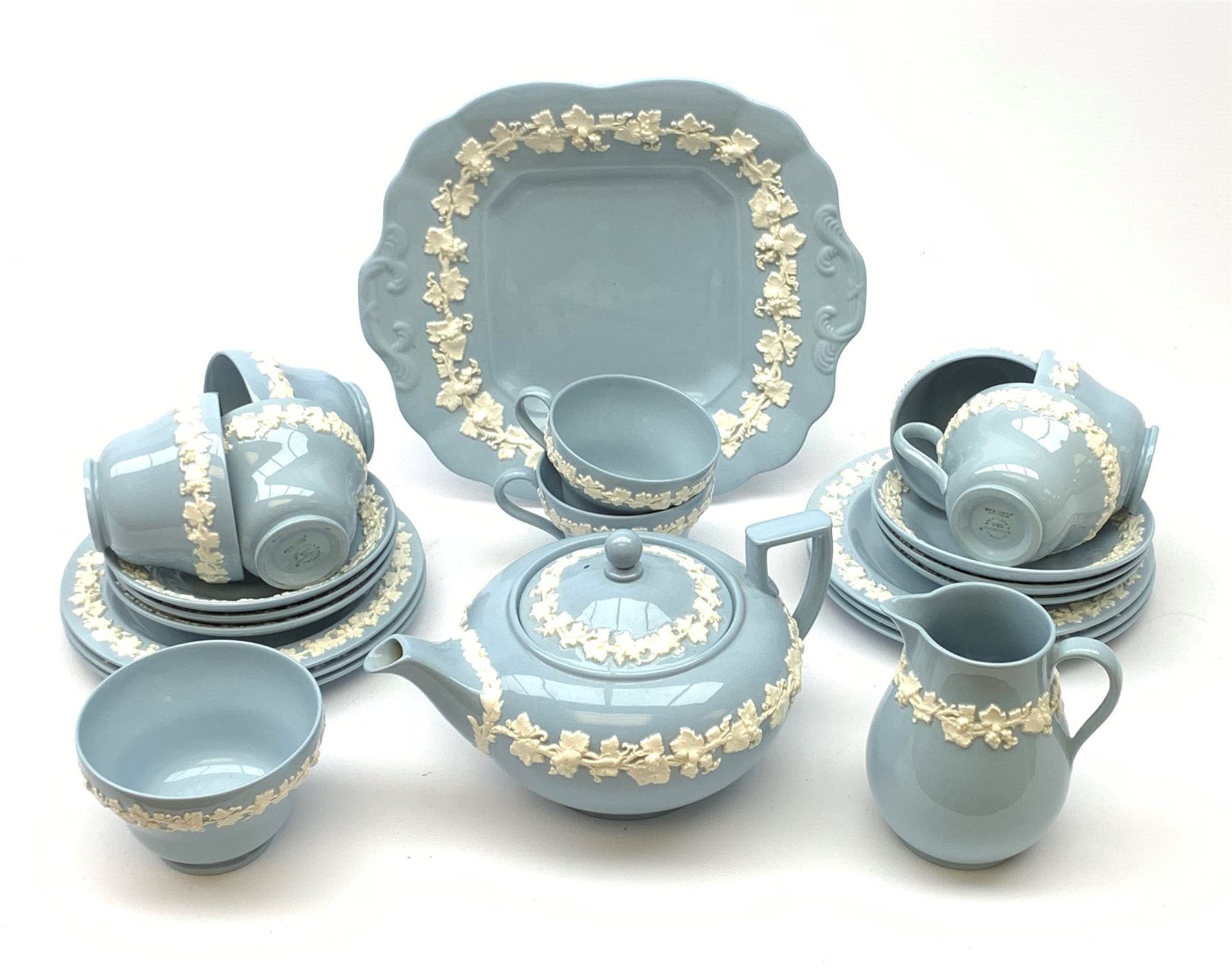 A Wedgwood Queensware tea service, comprising teapot, milk jug, open