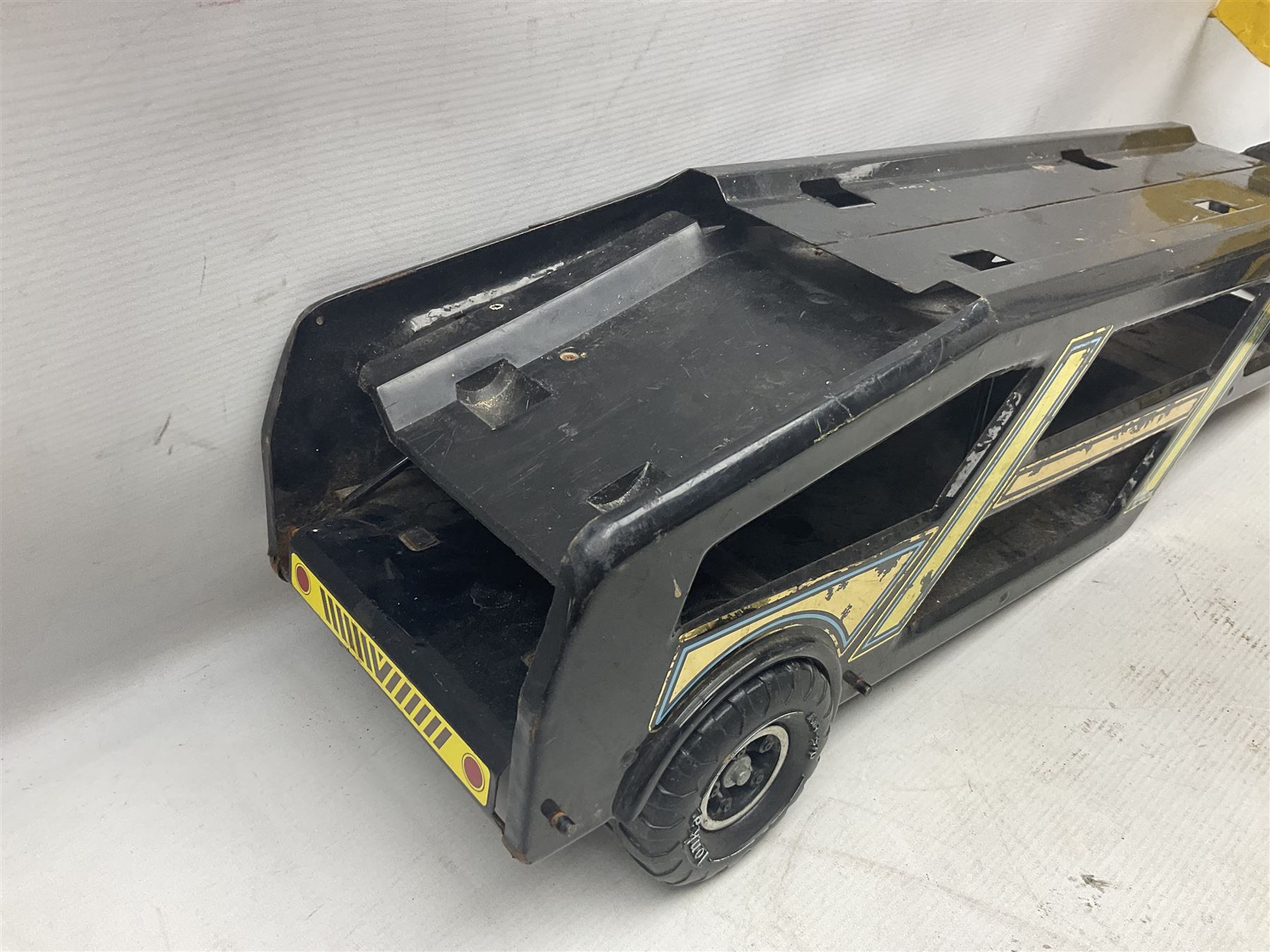 Tonka - five large scale steel pressed vehicles comprising Cement Mixer, Car Transporter, Mobile Crane and two Dumper Trucks (5)