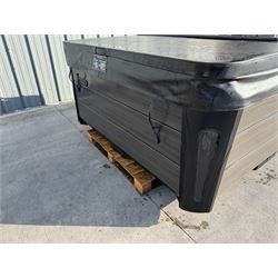 Platinum Spas Santorini 846A 6 person hot tub, with five seats and a lounger,  52 multiple jets, 7.3kw, 32 Amp, with hinged cover in full working order.

https://e.issuu.com/embed.html?backgroundColor=%23000000&d=platinum_brochure_uk_2023_v5_lr&hideIssuuLogo=true&hideShareButton=true&u=superiorwellness