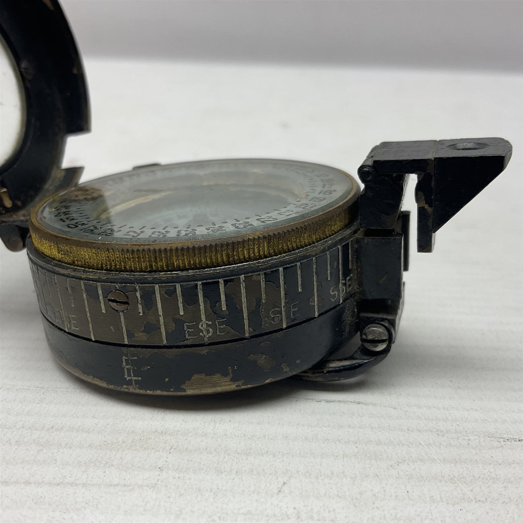 WWII British marching compass, the black lacquered brass case inscribed T.G.Co.Ltd. No.B100228 (broad arrow) 1941 Mk.III; and a ship's brass cased clinometer, the silvered dial marked R(arrow)L, D9cm; in leather carrying case (2)
