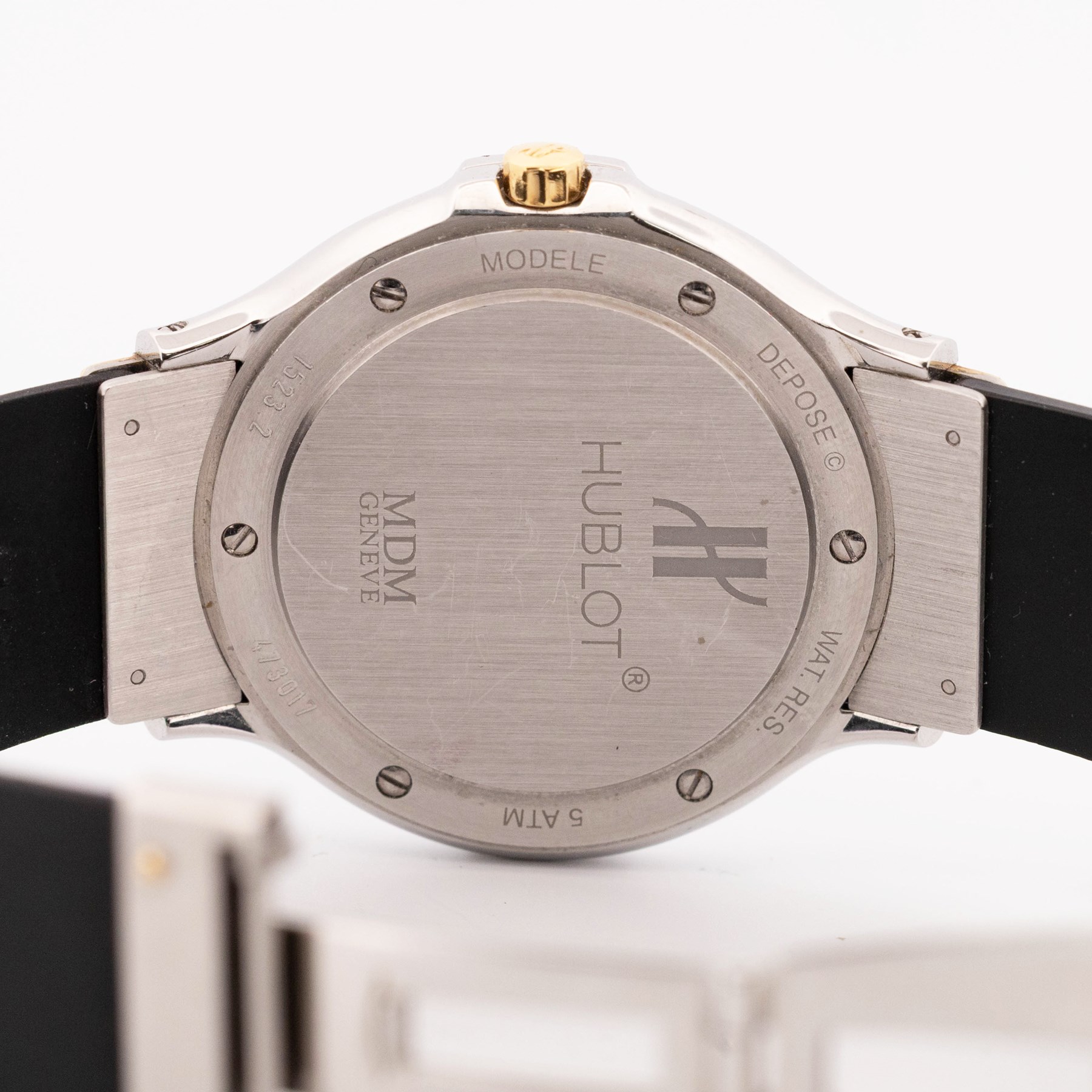 Hublot MDM Classic gentleman's 18ct gold and stainless steel quartz wristwatch, Ref. 1523.2, black dial with date aperture, on rubber strap with fold-over clasp, boxed with guarantee card dated 2004