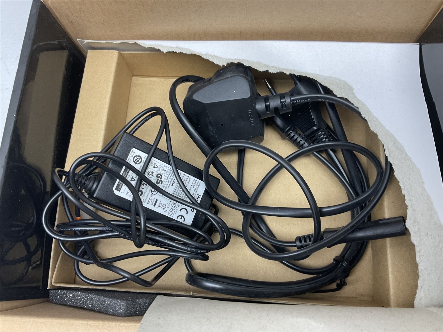 Edirol by Roland boxed 24 bit 96kHz wave MP3 recorder, boxed Rode microphone and Logitech keyboard and mouse etc