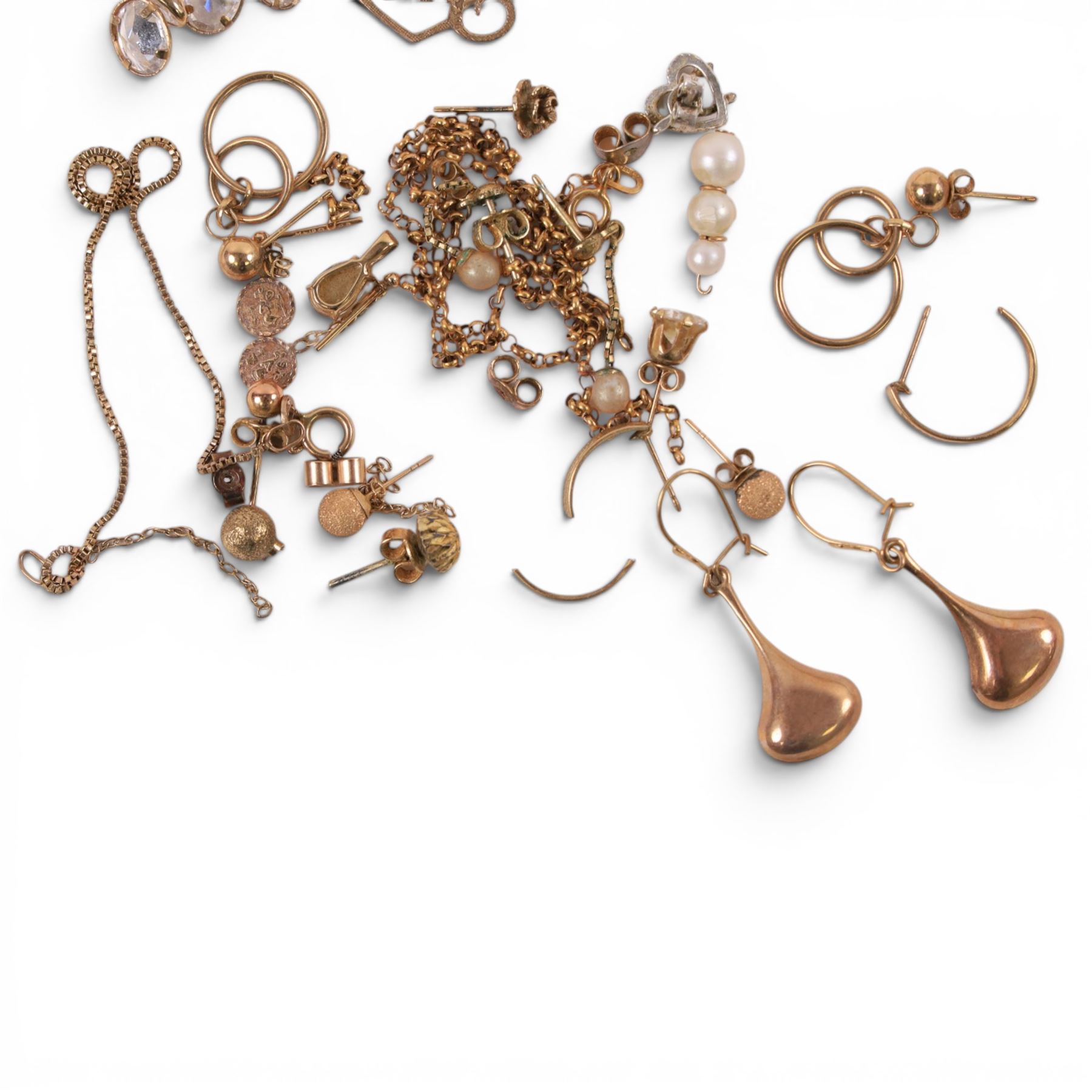 9ct gold jewellery, including earrings, ring, pendant necklace and oddments, together with some gilt earrings