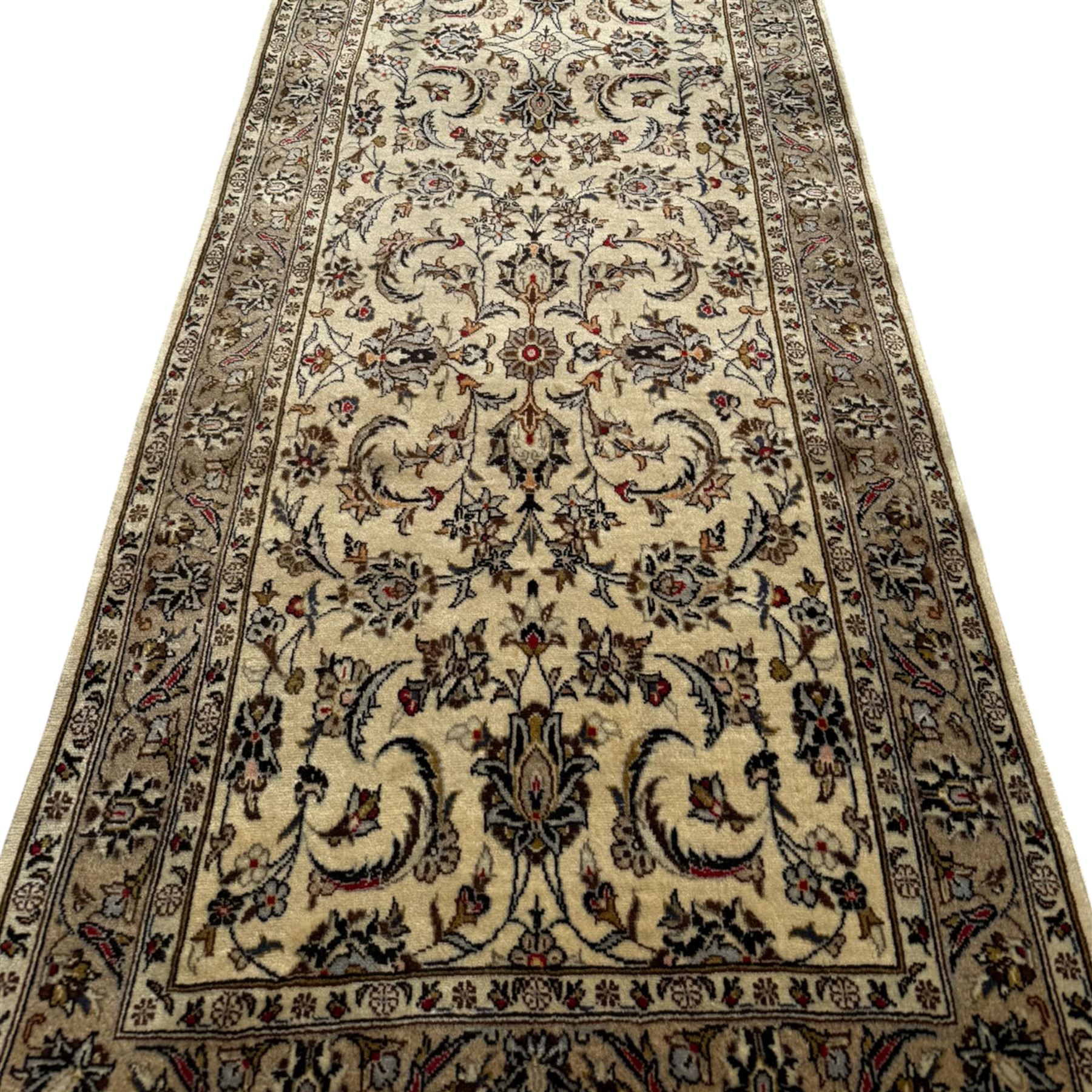 Kashan Persian runner, hand knotted, with floral and arabesque pattern on ivory background