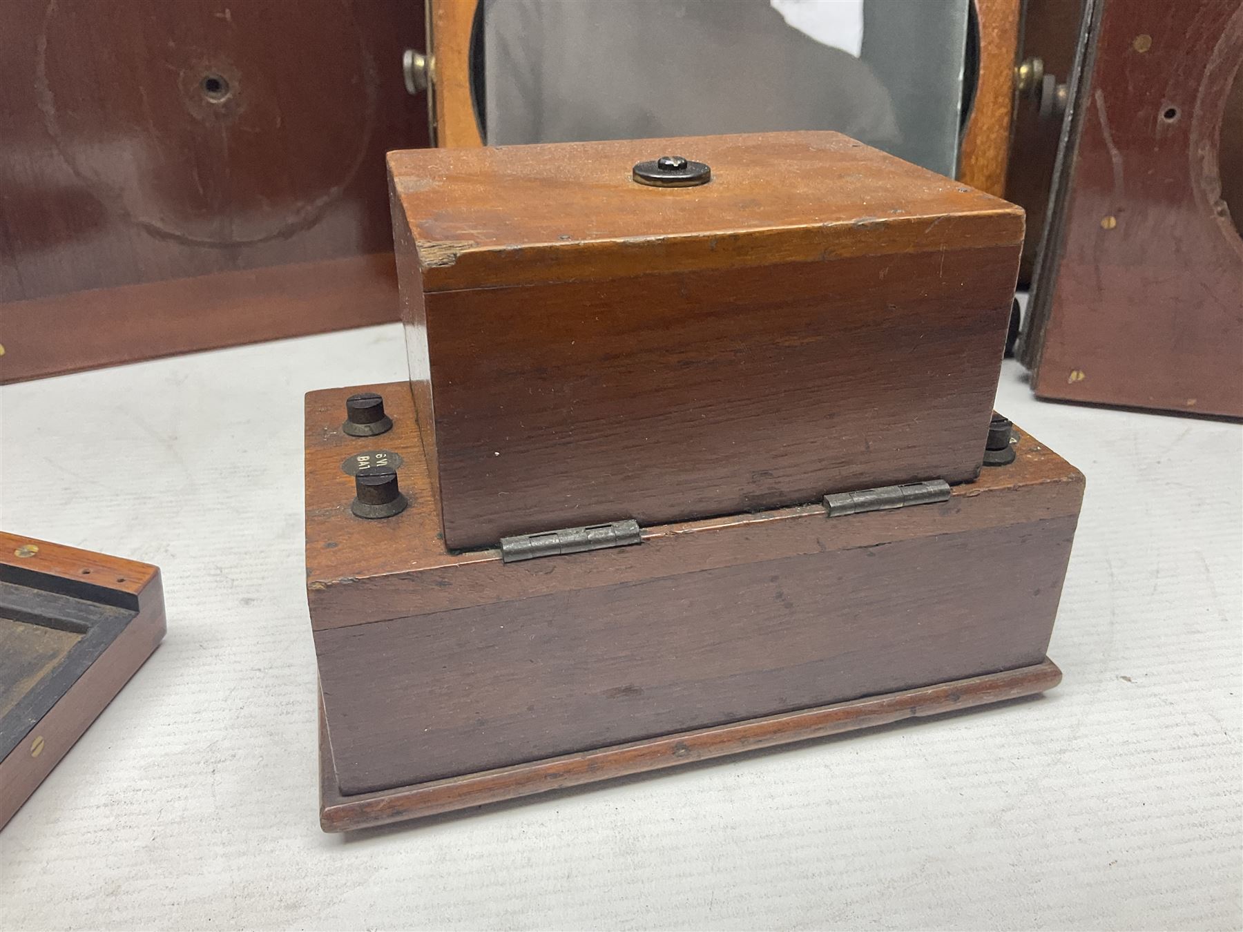 Collation of folding plate cameras of various sizes folding plate in mahogany and lacquered brass, together with camera plates and slides
By vendors repute some slide are from the Gandolfi workshop