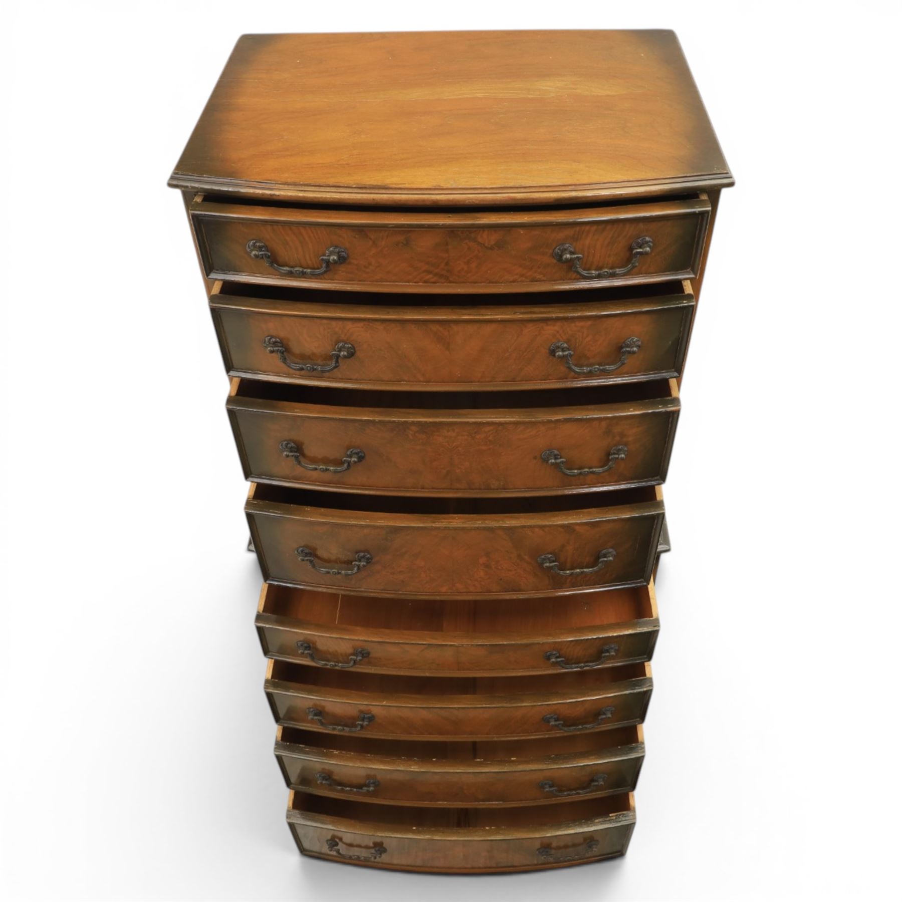 Georgian design mahogany bow-front chest-on-chest, the top section with four graduated drawers above a fixed lower section with four further graduated drawers, raised on cabriole legs