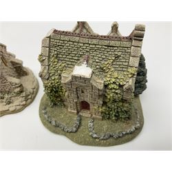 Thirty Lilliput lane, to include Hill Top, Bottle Oven, April Cottage, Thimble Cottage, Honeysuckle III, Gullivers Pantry etc