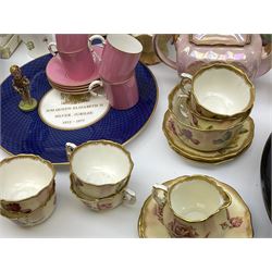 Quantity of ceramics to include pair of Carlton Ware ‘Arvista’ vases, set of four Royal Worcester pink and gilt teacups and saucers, Spode Italian blue bowl with blue printed mark beneath etc