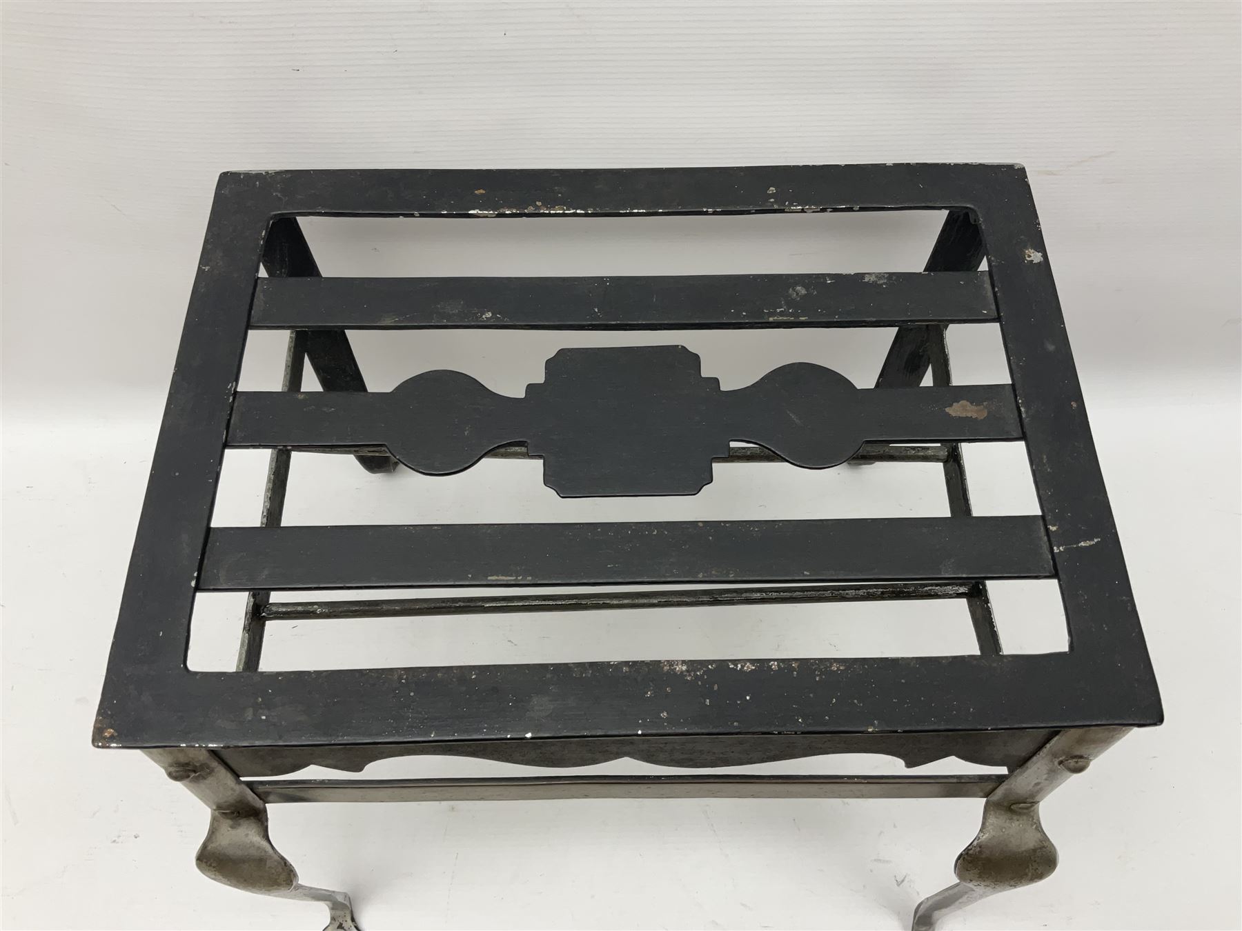 18th century style wrought iron fireside footman/trivet, H30.5cm, W35.5cm