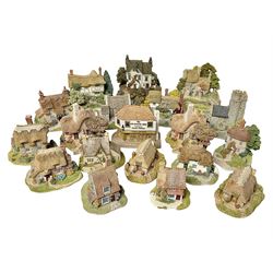 Nineteen Lilliput Lane models, including Dove Tails, Birdlip Bottom, Smallest Inn, Gossip Gate and Beehive Cottage, all with deeds and original boxes (19)