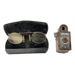 20th century Coronet Midget 16mm camera, in marbled brown Bakelite case with chrome mounts, L6cm, together with a pair of 9ct gold (tested) spectacles in case