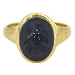 18ct gold seal ring, with bloodstone intaglio depicting a fly, Birmingham 1937