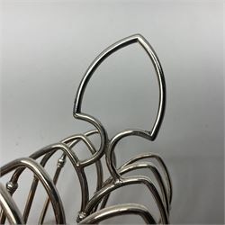 Silver plated toast rack, with five pointed arch bars or Gothic design, including handle H13cm L12.5cm W7cm