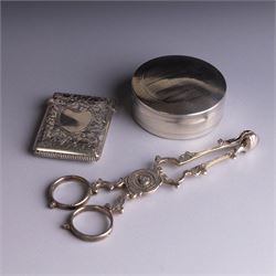 1920s silver lidded box, of circular form with engine turned decoration, hallmarked Stokes...
