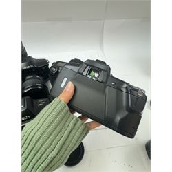 Six Minolta Dynax SLR camera bodies, comprising 800si serial no. 62703606, three 7xi examples, including one boxed example, serial nos. 20106944, 16123311 & 22107553, and two 9xi examples, serial no. 18209901 & 18202113, with three Minolta lenses, including Zoom xi 28-105mm 1:3.5(22)-4.5 lens, AF Zoom 28-85mm 1:3.5 (22)-4.5 lens and an AF Zoom 75-300mm 1:4.5(32)-5.6 lens, Hama carry case and other accessories