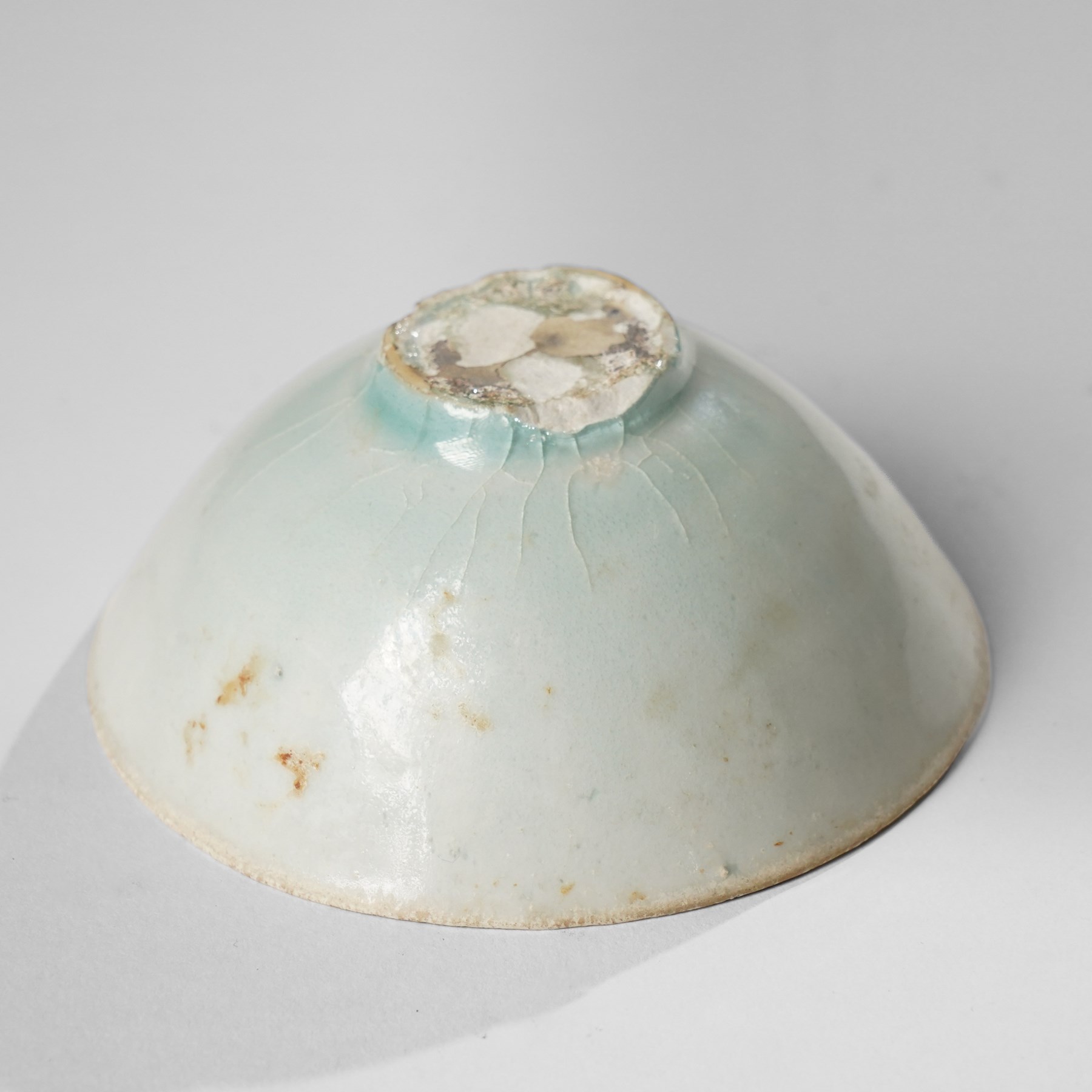 Chinese Song dynasty Qingbai bowl, in a pale blue glaze with incised floral decoration, D9cm