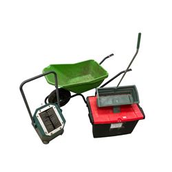 Wellie washer, plastic wheelbarrow, stor