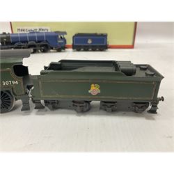 Hornby ‘00’ gauge - Merchant Navy Class 4-6-2 ‘United States Lines’ locomotive no.35012 in BR green, in original box from a set; Class A3 4-6-2 ‘Prince Palatine’ locomotive no.65002 in BR blue; Patriot Class 5XP 4-6-0 ‘Duke of Sutherland’ locomotive no.5541 in LMS maroon; King Arthur Class 4-6-0 ‘Sir Ector de Maris’ locomotive no.30794 in SR green; unboxed (4) 