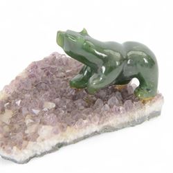 Inuit jade bear, upon an amethyst geode base, H7cm, L12cm
