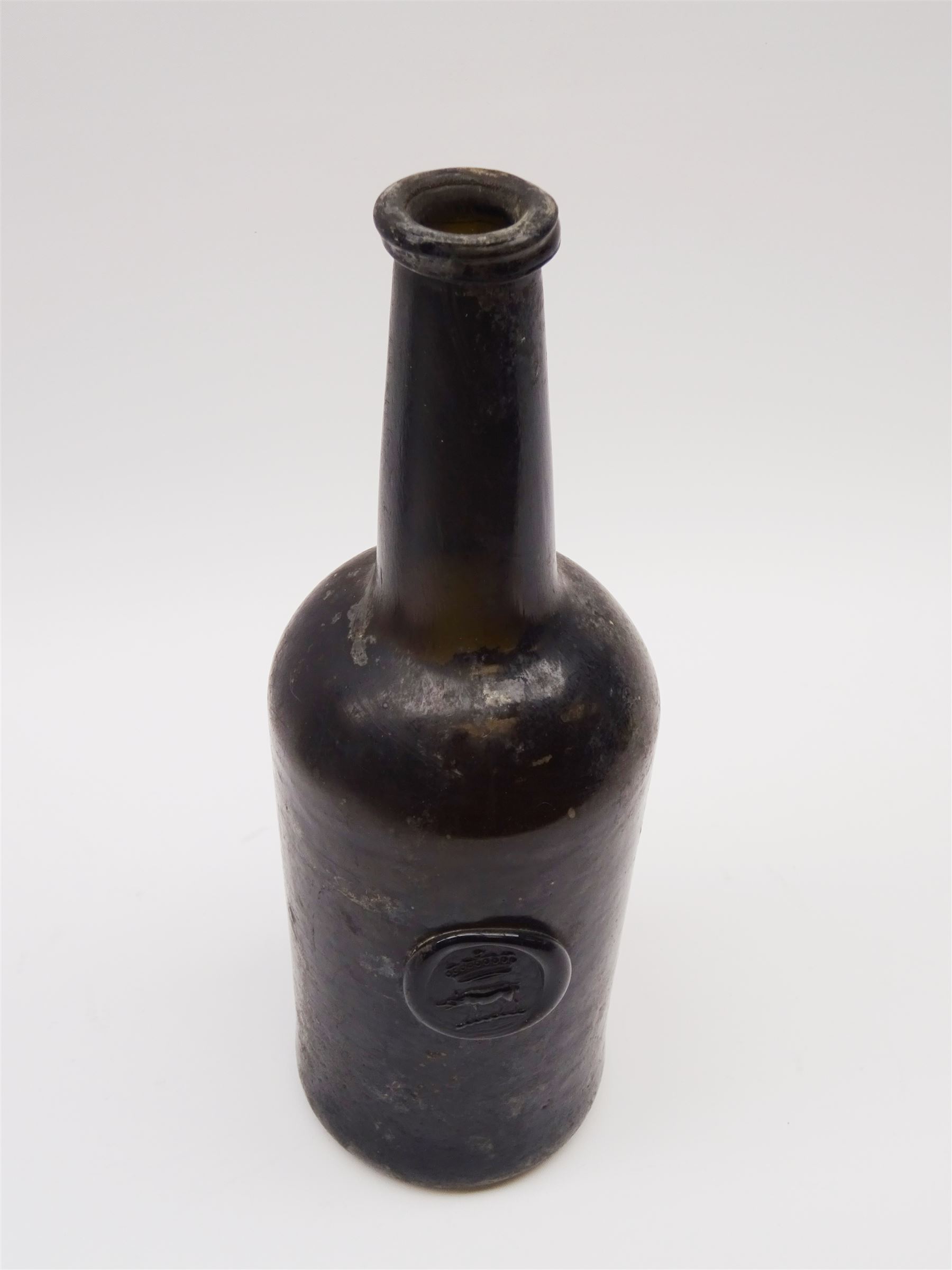 18th century green glass bottle, of onion form, H15cm, together with an 18th century green glass wine bottle, with seal depicting a boar beneath a crown, probably the Edgcumbe Crest, H27cm