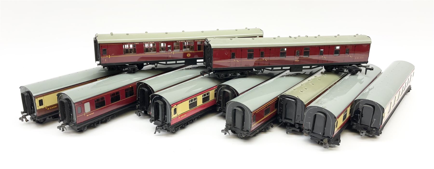 Hornby Dublo eleven unboxed coaches including corridor coaches