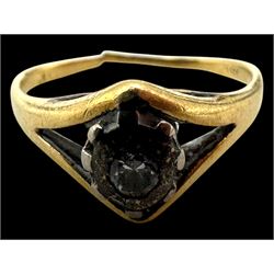 18ct gold stone set ring, together with a 9ct gold signet ring with split band